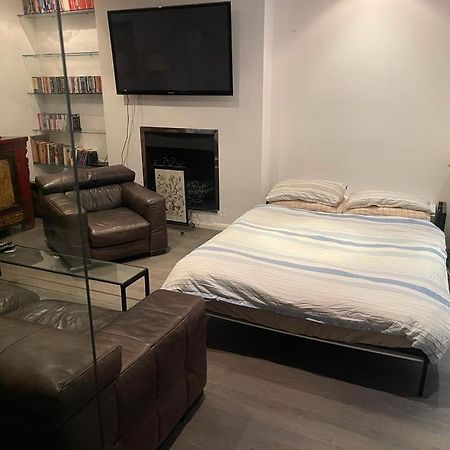 Large Studio Flat In Kensington Λονδίνο Εξωτερικό φωτογραφία