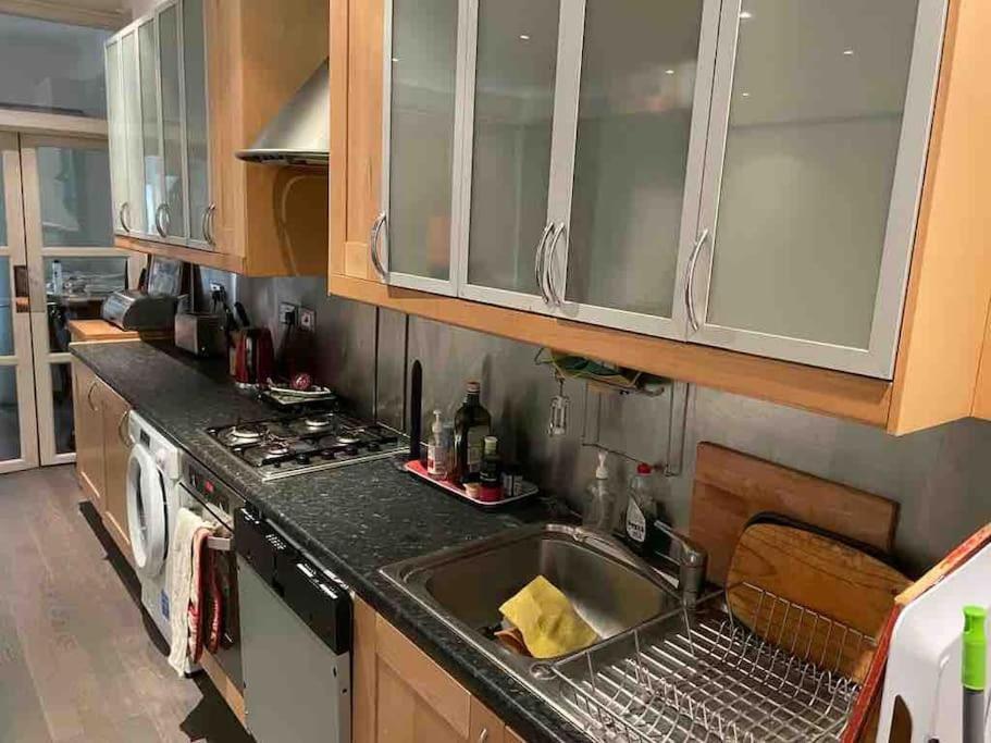Large Studio Flat In Kensington Λονδίνο Εξωτερικό φωτογραφία