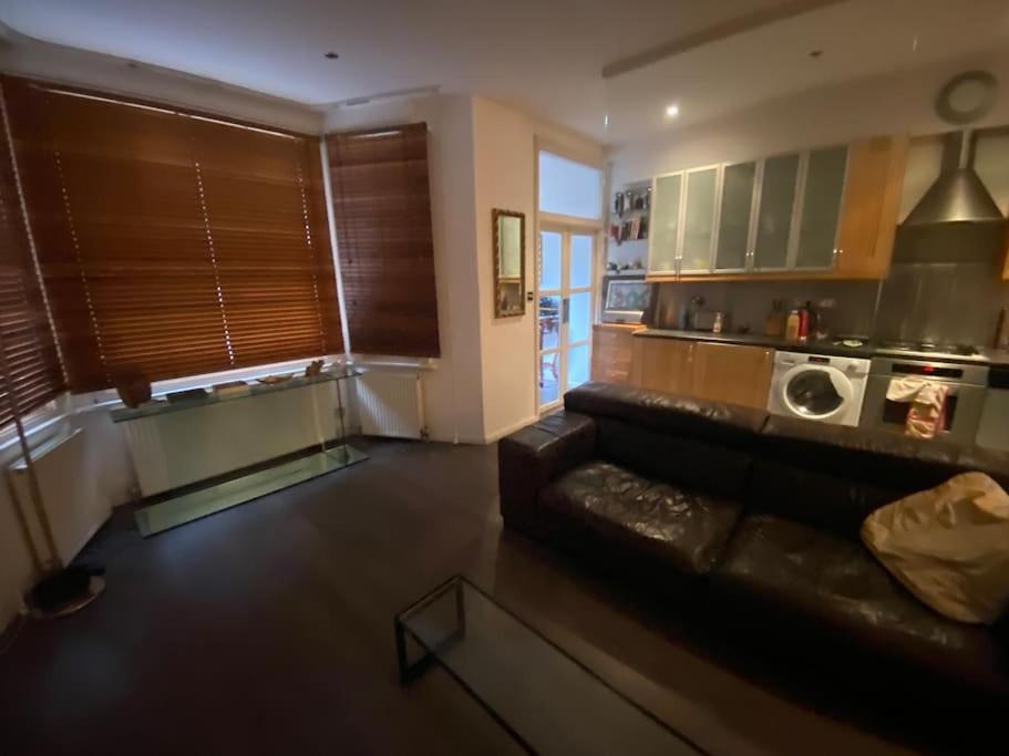 Large Studio Flat In Kensington Λονδίνο Εξωτερικό φωτογραφία