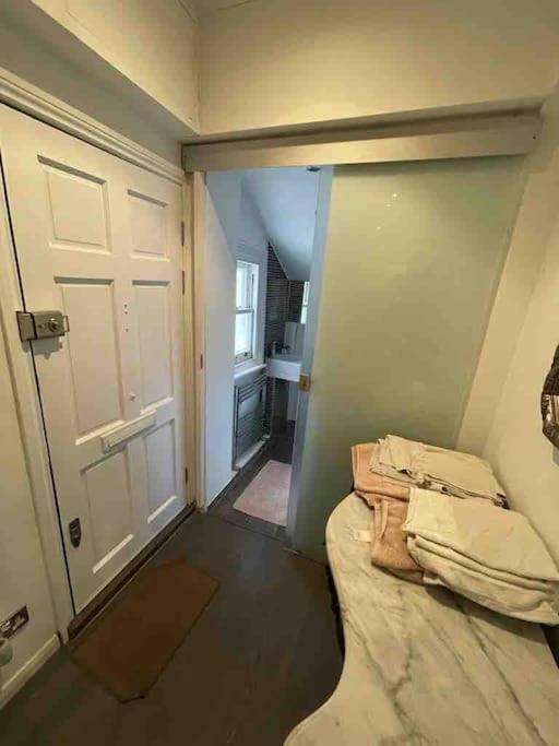 Large Studio Flat In Kensington Λονδίνο Εξωτερικό φωτογραφία